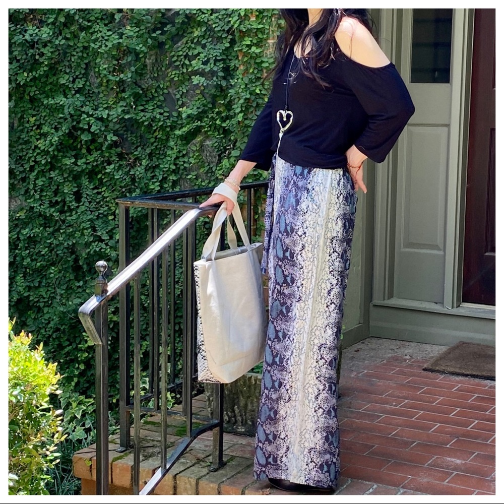 ✨LAST ONE✨SNAKESKIN PRINT WIDE LEG TIE FRONT PANTS - Picture 6 of 6